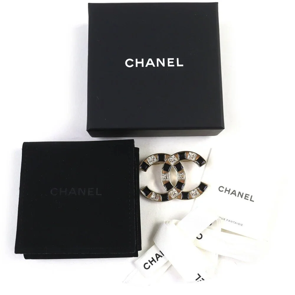 CHANEL Authentic Black Logo Brooch - Picture 2 of 6